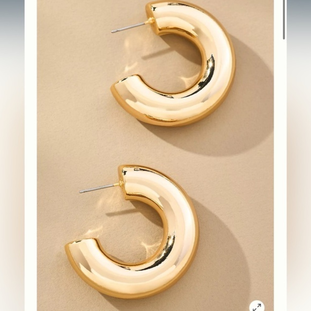 Brand New* Classic Gold Small Hoop Earrings